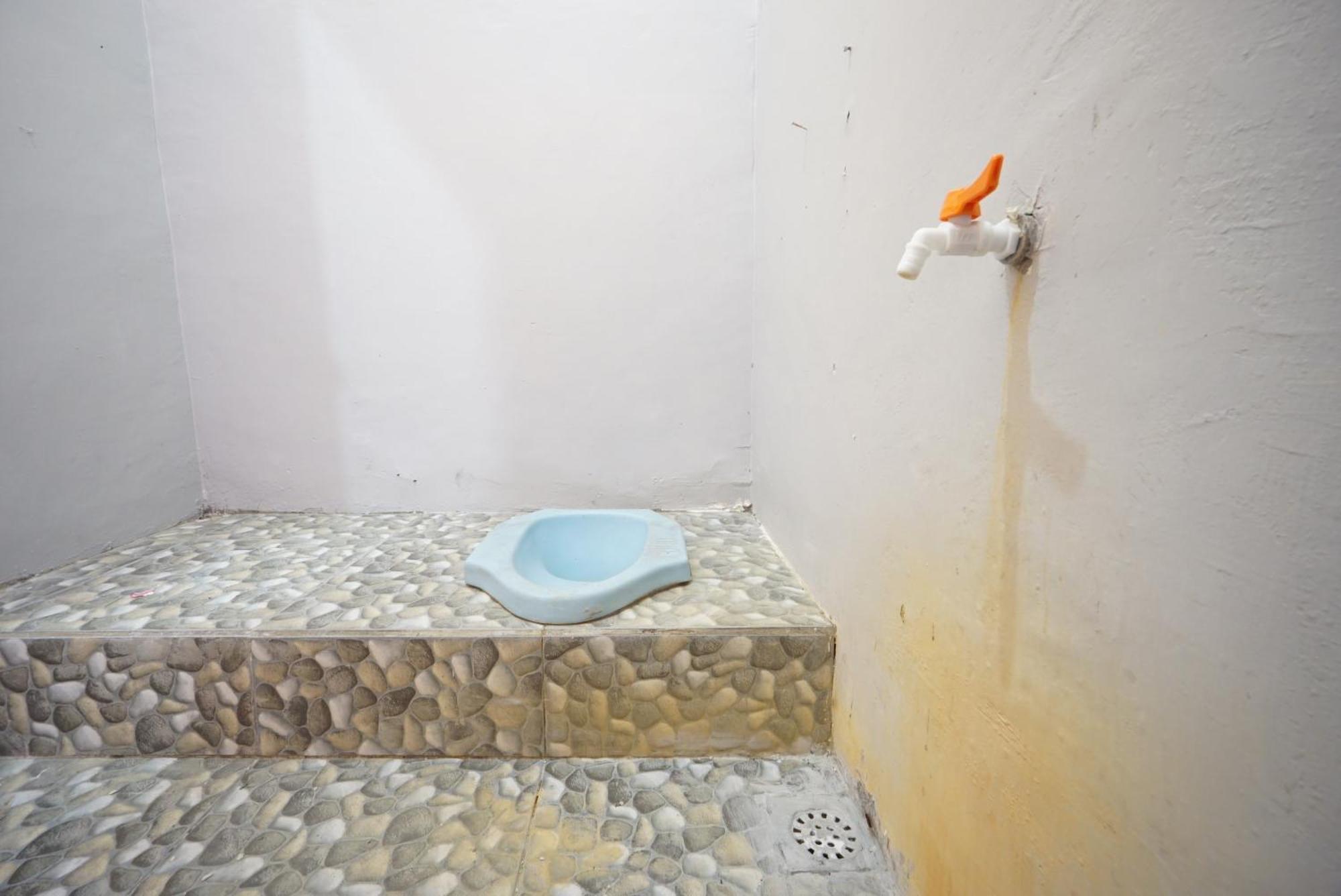 Hotel Spot On 93685 Bu Sun Syariahneartaman Rekreasi & Pemandian Taman Suruh 2*