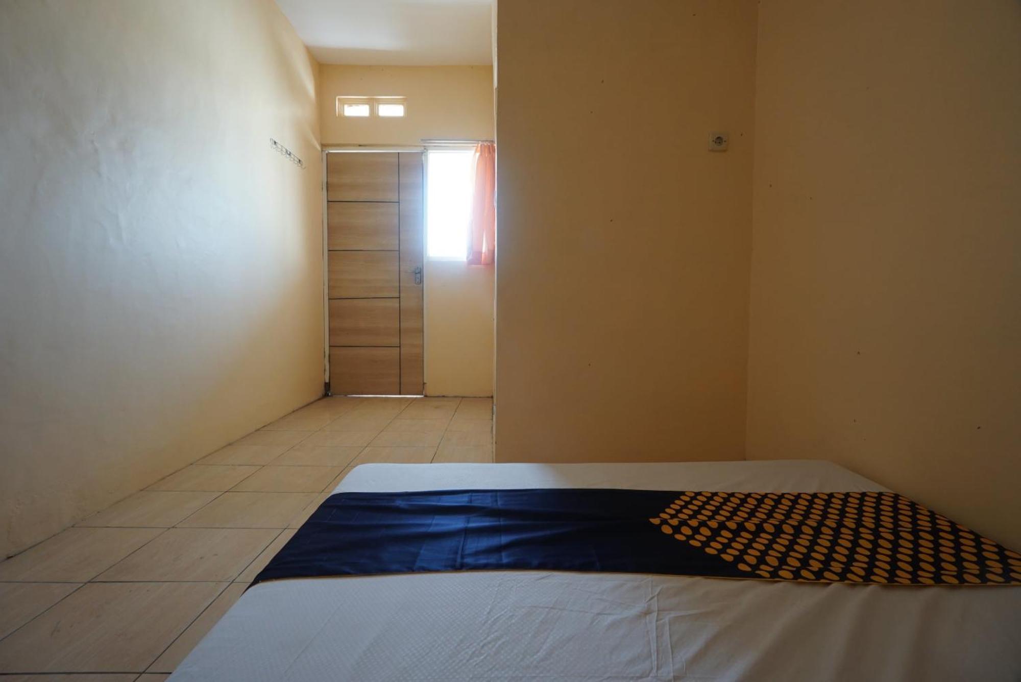 Spot On 93685 Bu Sun Syariahneartaman Rekreasi & Pemandian Taman Suruh Hotel 2*